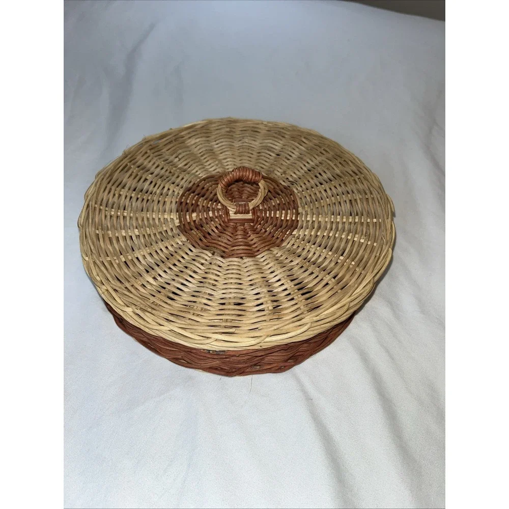 Vintage Circle Shaped‎ Basket with Lid Two Tone